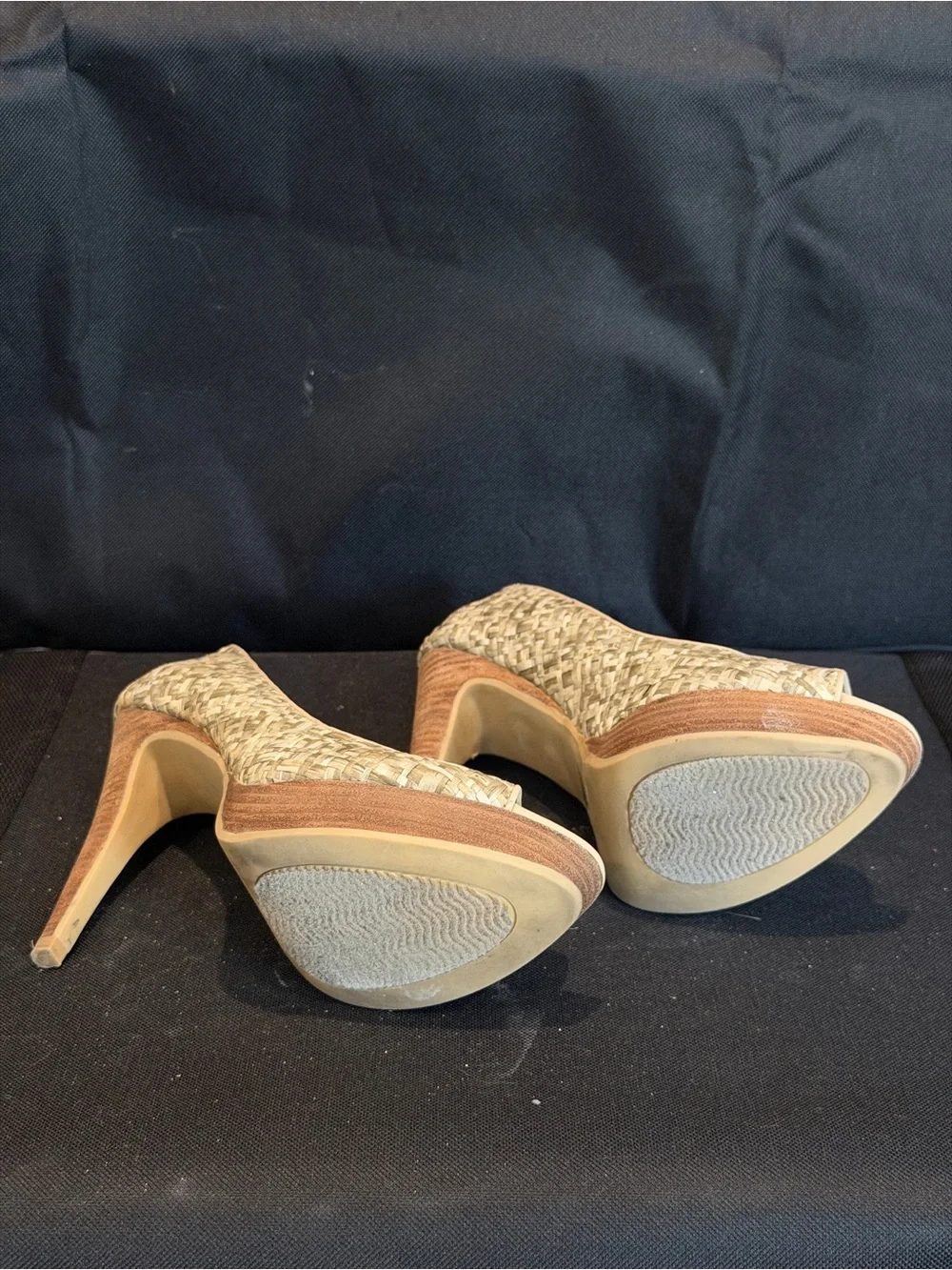 levity woven upper
